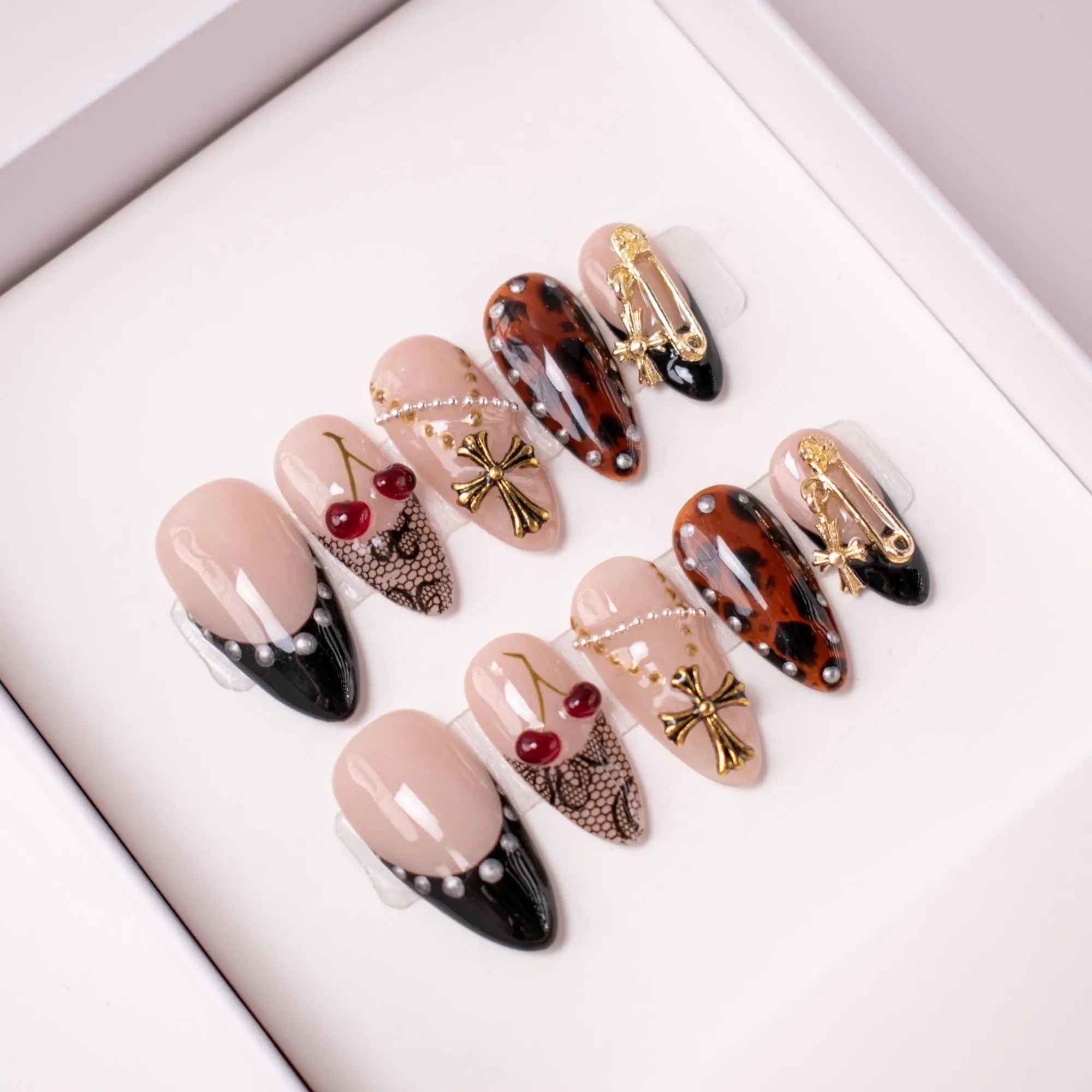 Kuroneko Punk (黒猫パンク) – “Black Cat Punk”