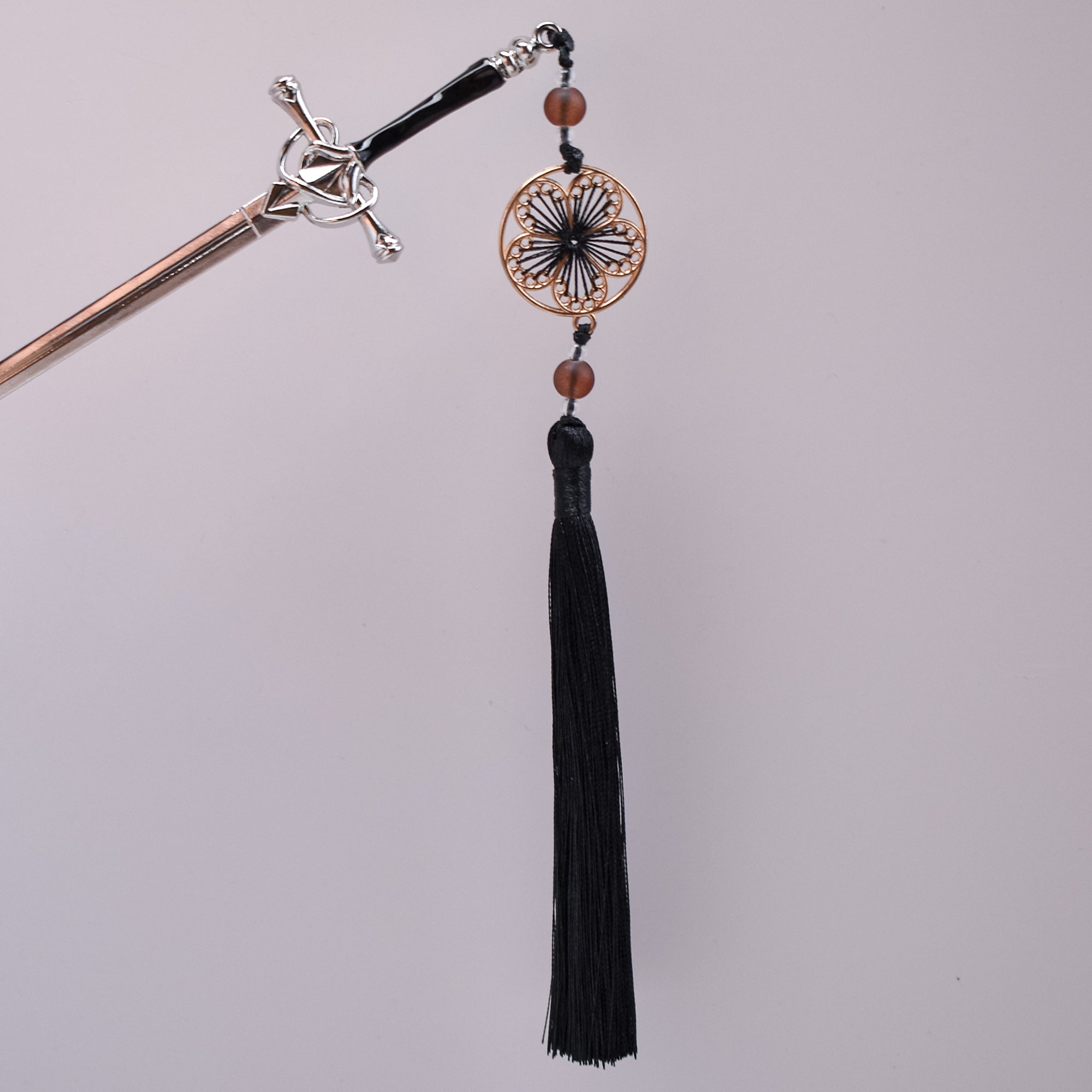 Sakura Noir Sword Hairpin – Black Tassel & Gold Filigree Charm