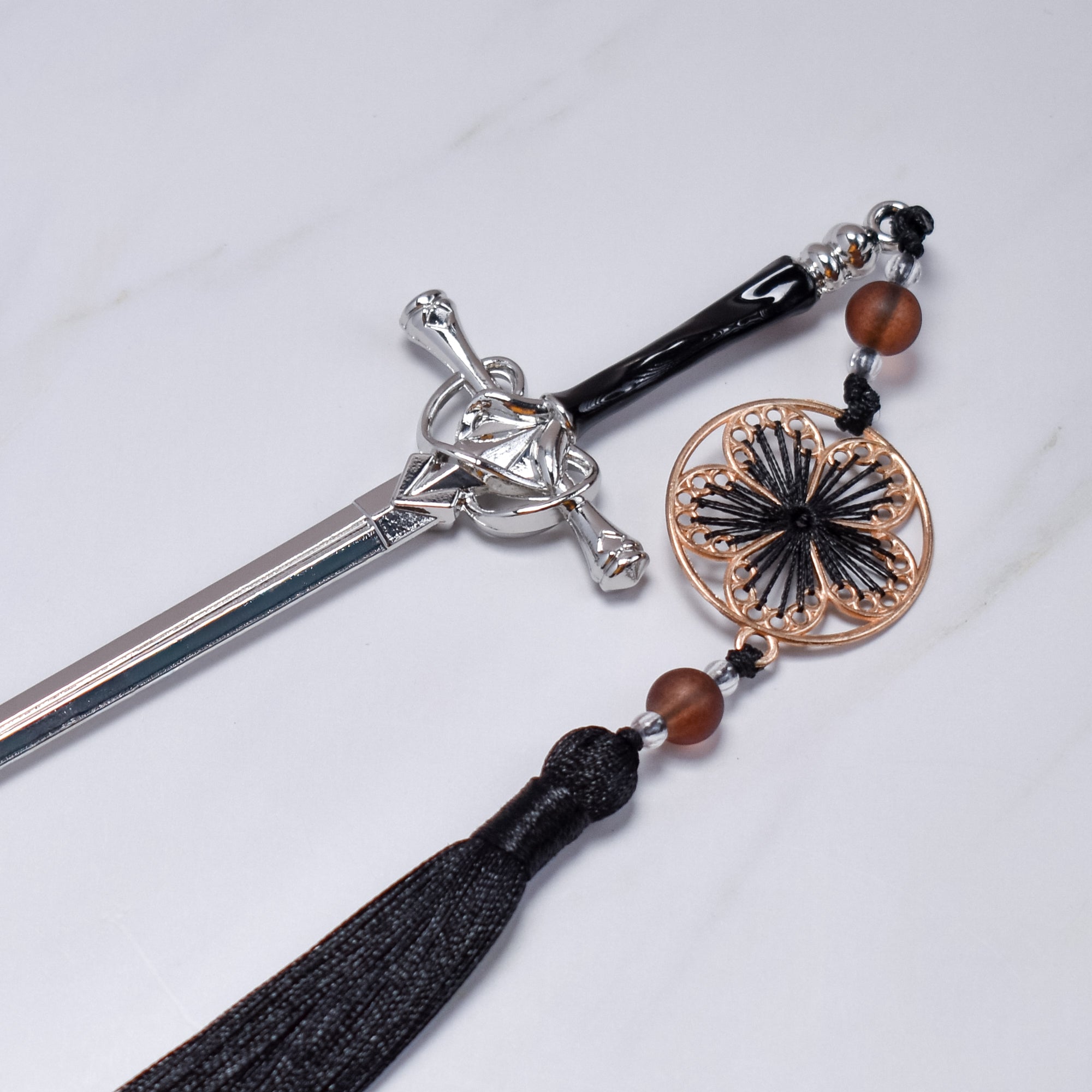 Sakura Noir Sword Hairpin – Black Tassel & Gold Filigree Charm