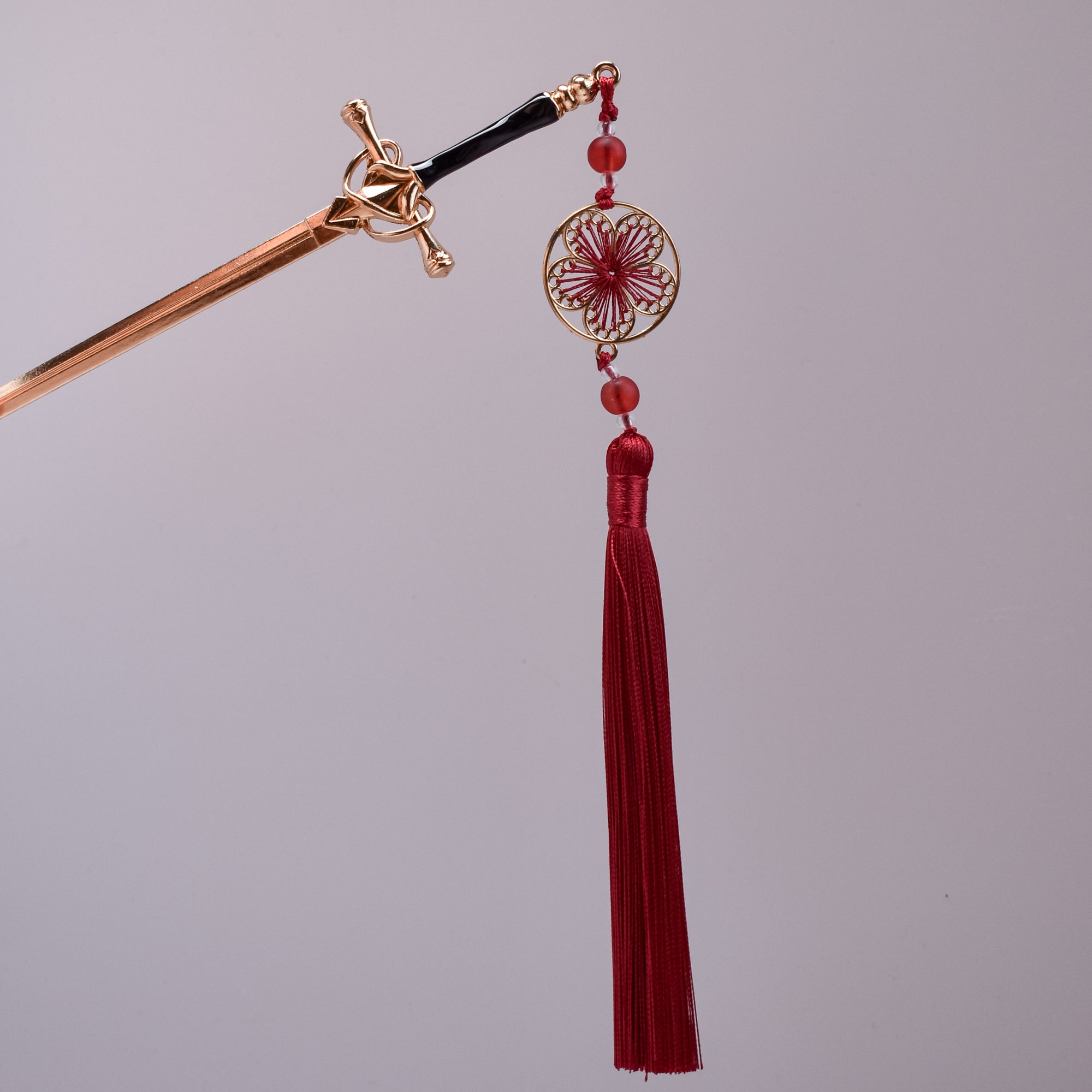 Sakura Crimson Sword Hairpin – Red Tassel & Gold Filigree Charm