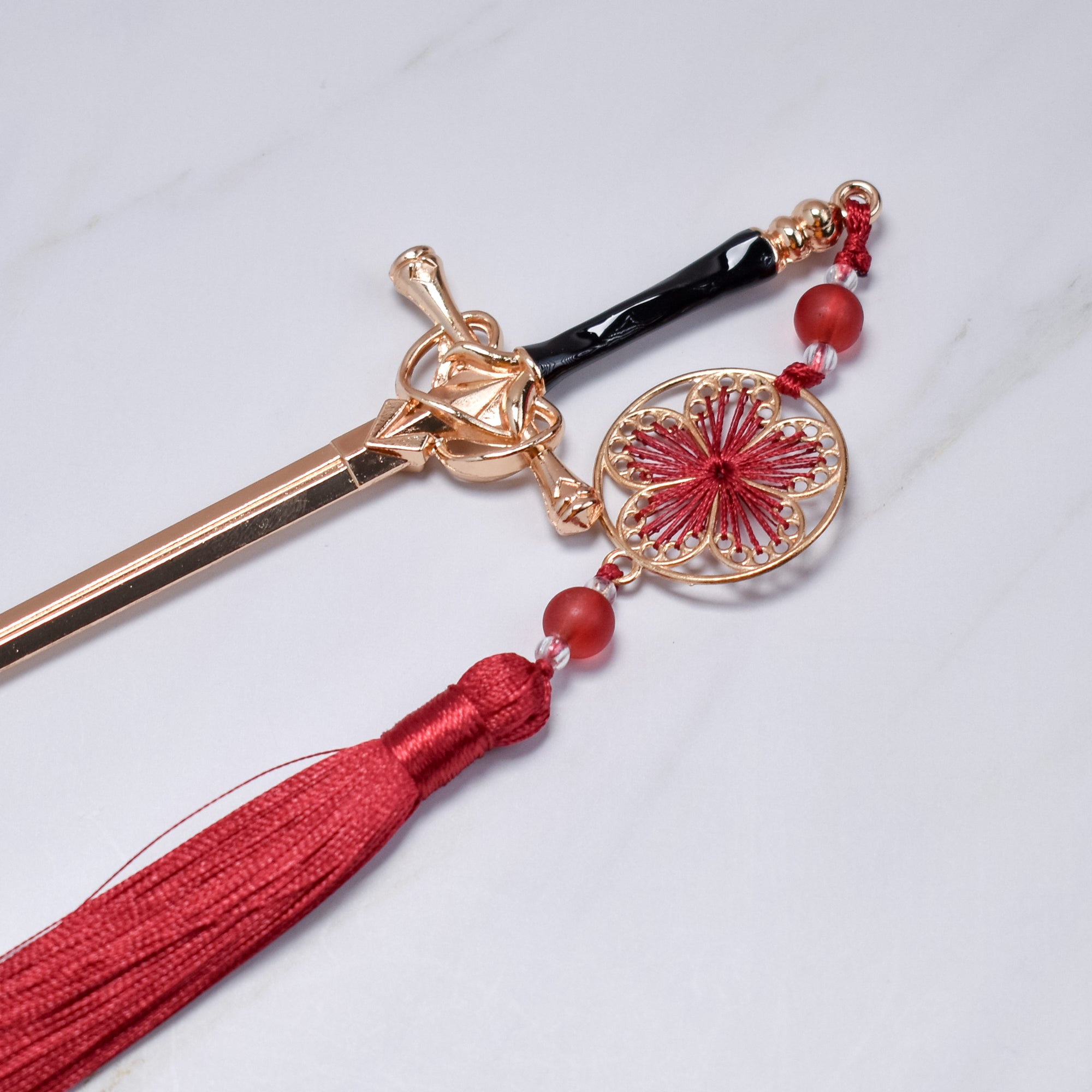 Sakura Crimson Sword Hairpin – Red Tassel & Gold Filigree Charm