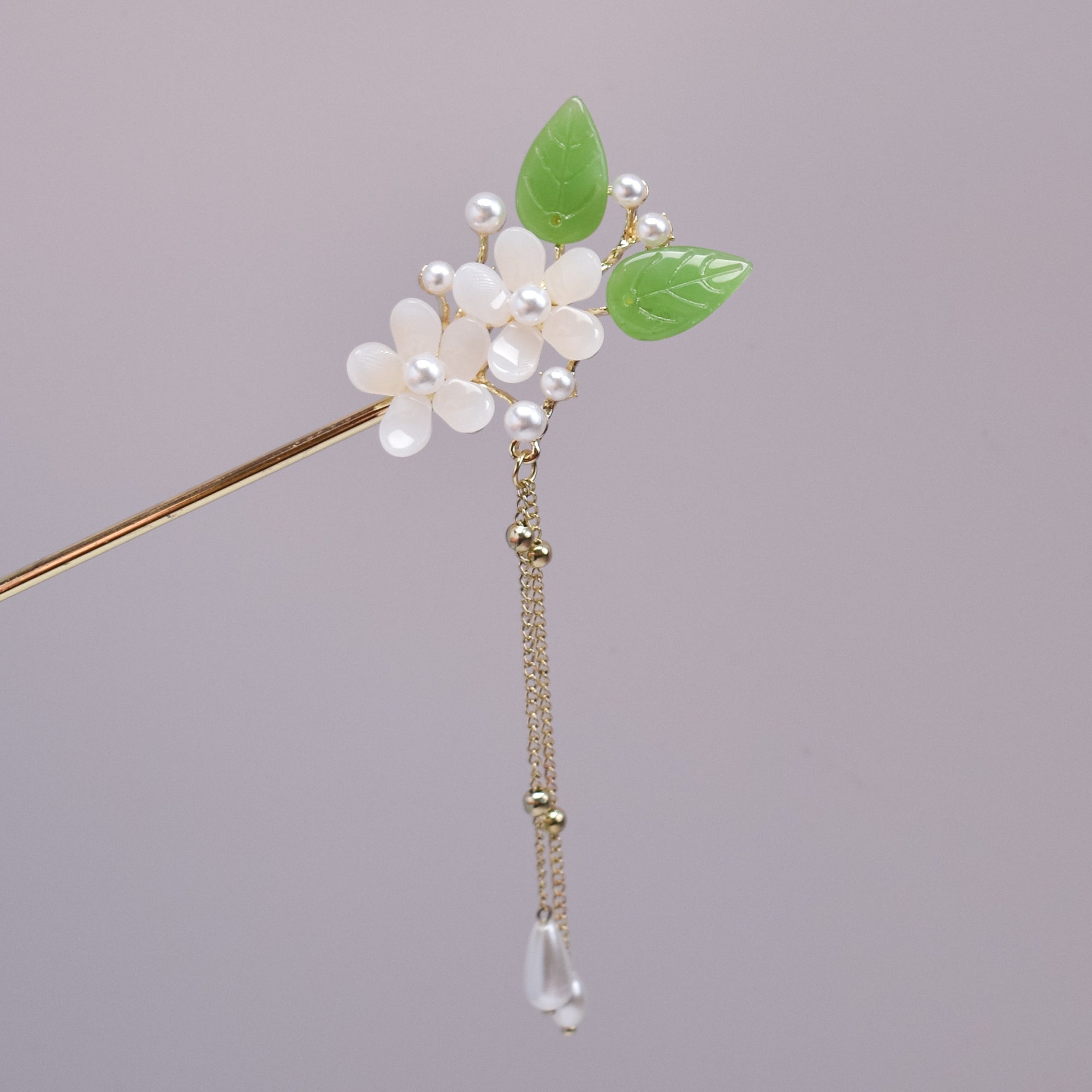 Jade Blossom Pearl Hairpin – White Petals, Green Leaves & Gold Chain Drop