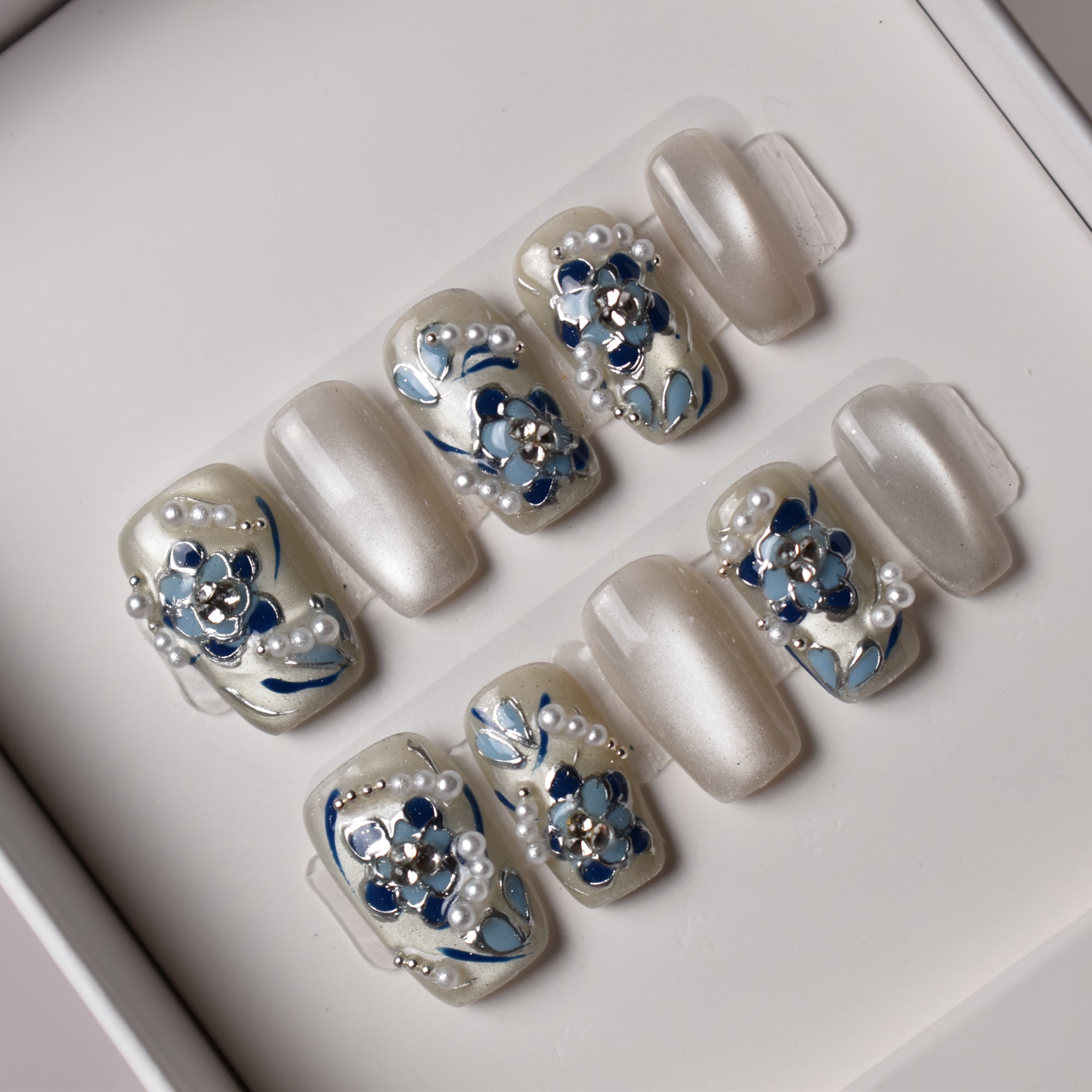 AOGIN NO BI (蒼银の美) – “Beauty of Blue and Silver” B1O32