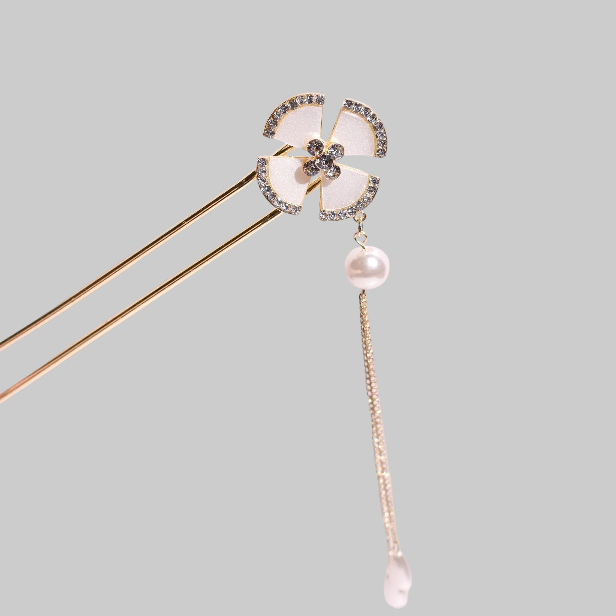 Moonlit Petal Cross | Gilded Quatrefoil Kanzashi Hairpin