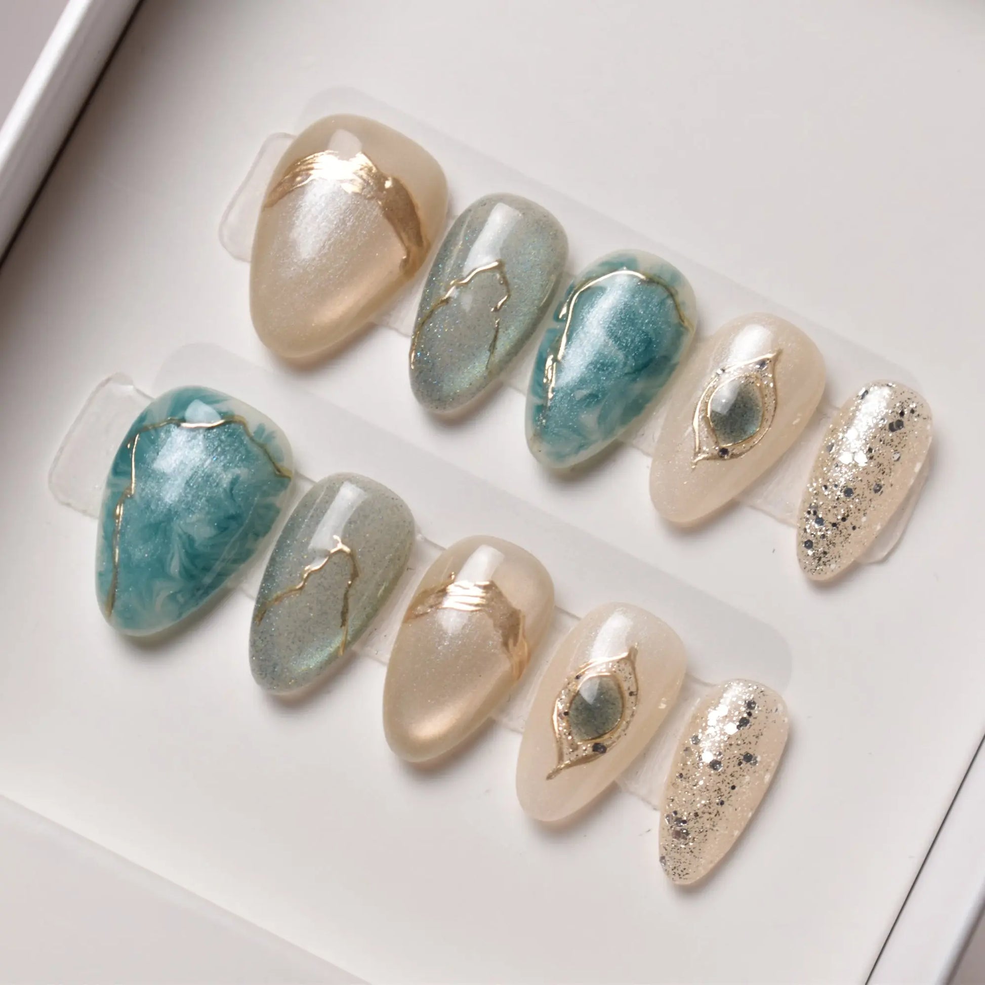 Sango no Suihei (珊瑚の水平) – “Coral Horizon” Bling Empire Nails