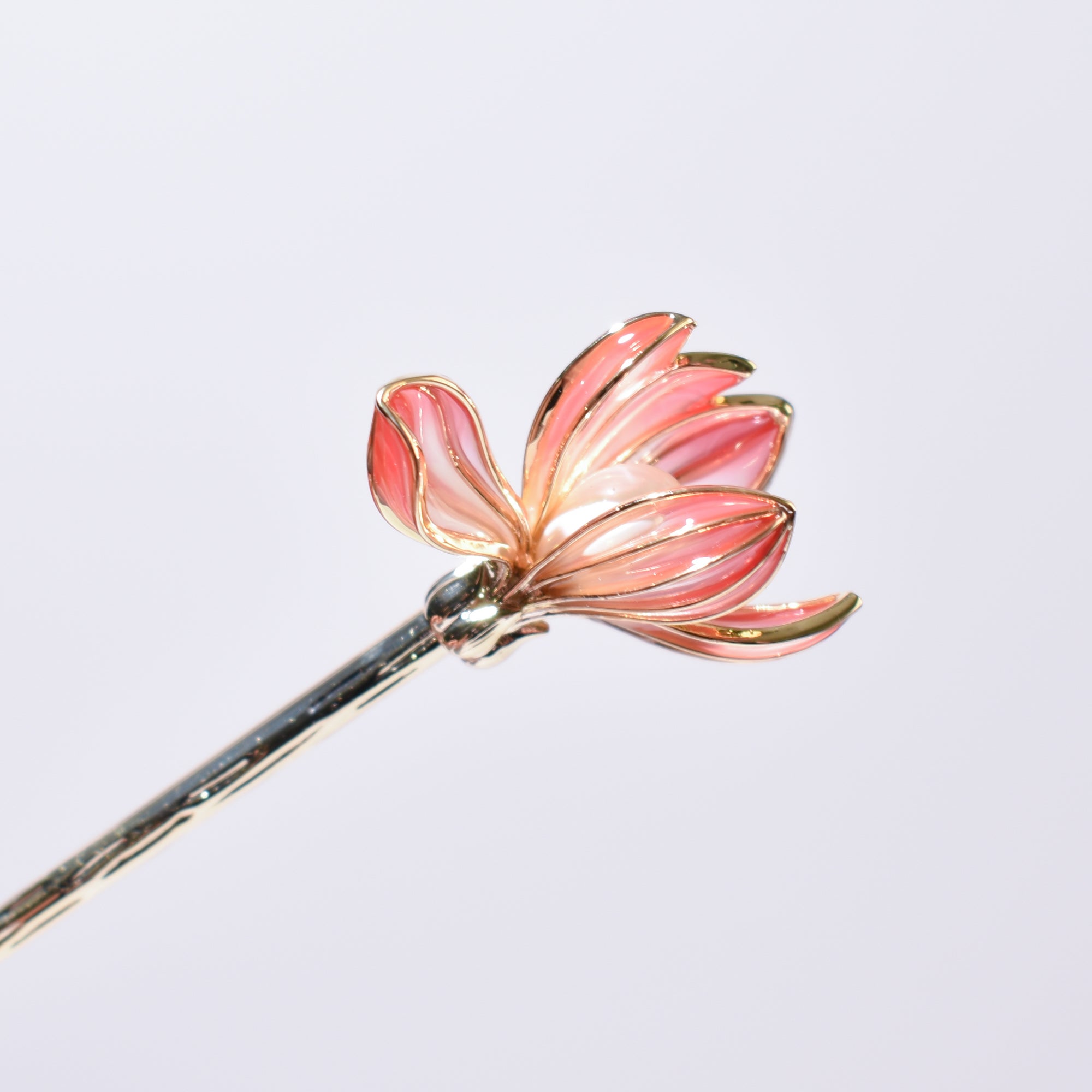 Luminous Bloom | 14k Gold Plated Copper & Shell Pearl Hairpin